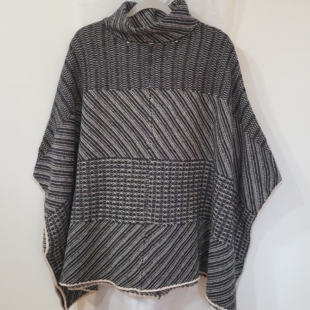 PlUS SIZE LANE BRYANT PONCHO